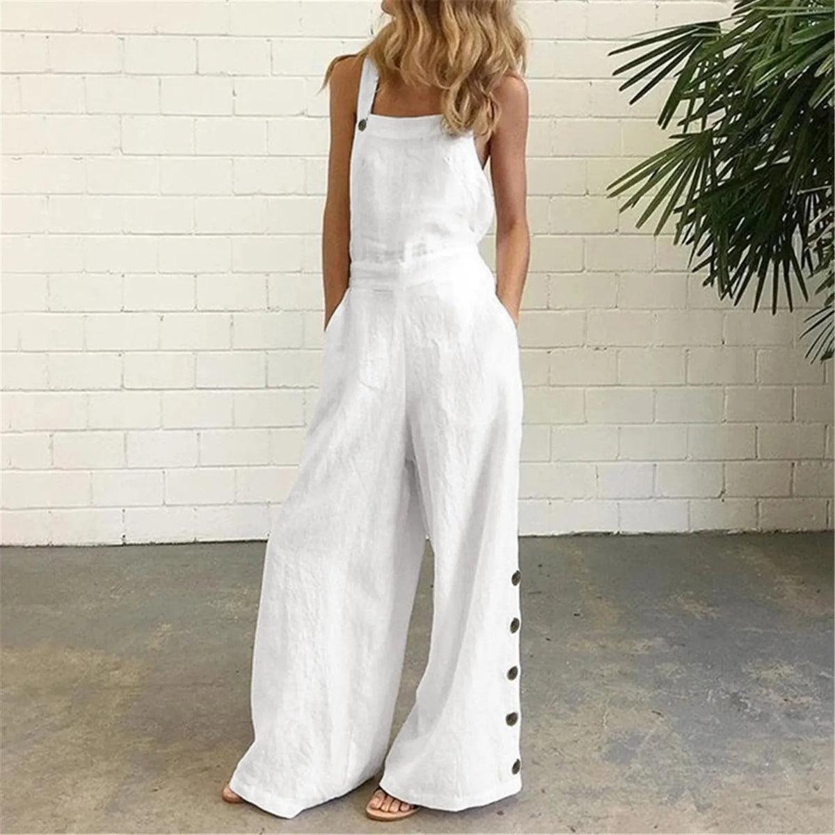 Macacão Creta Liso você encontra na Sua Boutique por apenas  ! Com Frete Grátis para todo Brasil, podendo parcelar em até 10X Sem Juros! Alé,m disso ganhe 10% OFF no PIX! 