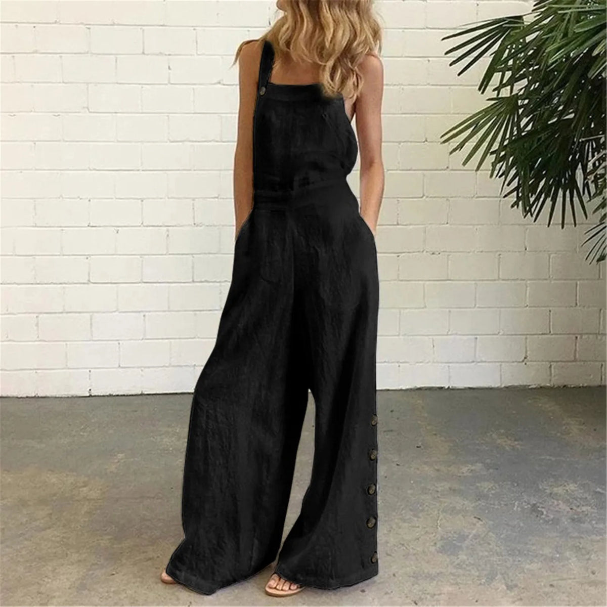 Macacão Creta Liso você encontra na Sua Boutique por apenas  ! Com Frete Grátis para todo Brasil, podendo parcelar em até 10X Sem Juros! Alé,m disso ganhe 10% OFF no PIX! 