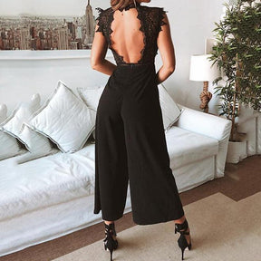 Macacão Babado com Renda você encontra na Sua Boutique por apenas  ! Com Frete Grátis para todo Brasil, podendo parcelar em até 10X Sem Juros! Alé,m disso ganhe 10% OFF no PIX! 