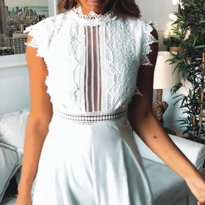 Macacão Babado com Renda você encontra na Sua Boutique por apenas  ! Com Frete Grátis para todo Brasil, podendo parcelar em até 10X Sem Juros! Alé,m disso ganhe 10% OFF no PIX! 