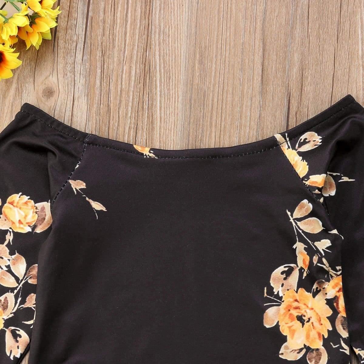 Macacão Infantil Flowers você encontra na Sua Boutique por apenas  ! Com Frete Grátis para todo Brasil, podendo parcelar em até 10X Sem Juros! Alé,m disso ganhe 10% OFF no PIX! 