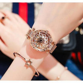 Relógio Feminino Diamond Quartzo você encontra na Sua Boutique por apenas  ! Com Frete Grátis para todo Brasil, podendo parcelar em até 10X Sem Juros! Alé,m disso ganhe 10% OFF no PIX! 