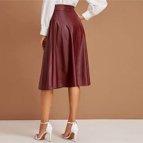 Saia Midi Borgonha - Couro Ecológico você encontra na Sua Boutique por apenas  ! Com Frete Grátis para todo Brasil, podendo parcelar em até 10X Sem Juros! Alé,m disso ganhe 10% OFF no PIX! 