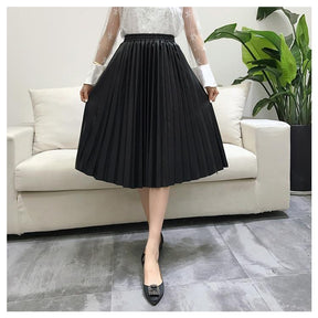 Saia Midi Plissada - Couro Ecológico você encontra na Sua Boutique por apenas  ! Com Frete Grátis para todo Brasil, podendo parcelar em até 10X Sem Juros! Alé,m disso ganhe 10% OFF no PIX! 