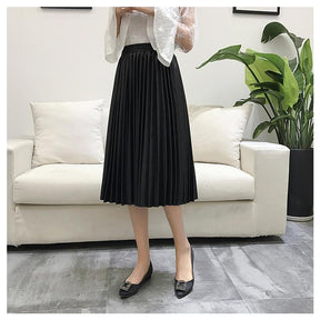 Saia Midi Plissada - Couro Ecológico você encontra na Sua Boutique por apenas  ! Com Frete Grátis para todo Brasil, podendo parcelar em até 10X Sem Juros! Alé,m disso ganhe 10% OFF no PIX! 