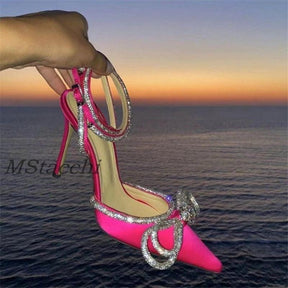 Scarpin Shine você encontra na Sua Boutique por apenas  ! Com Frete Grátis para todo Brasil, podendo parcelar em até 10X Sem Juros! Alé,m disso ganhe 10% OFF no PIX! 