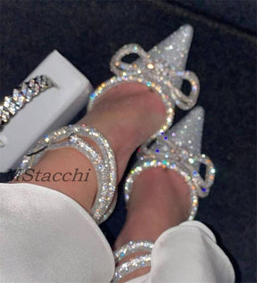 Scarpin Shine você encontra na Sua Boutique por apenas  ! Com Frete Grátis para todo Brasil, podendo parcelar em até 10X Sem Juros! Alé,m disso ganhe 10% OFF no PIX! 